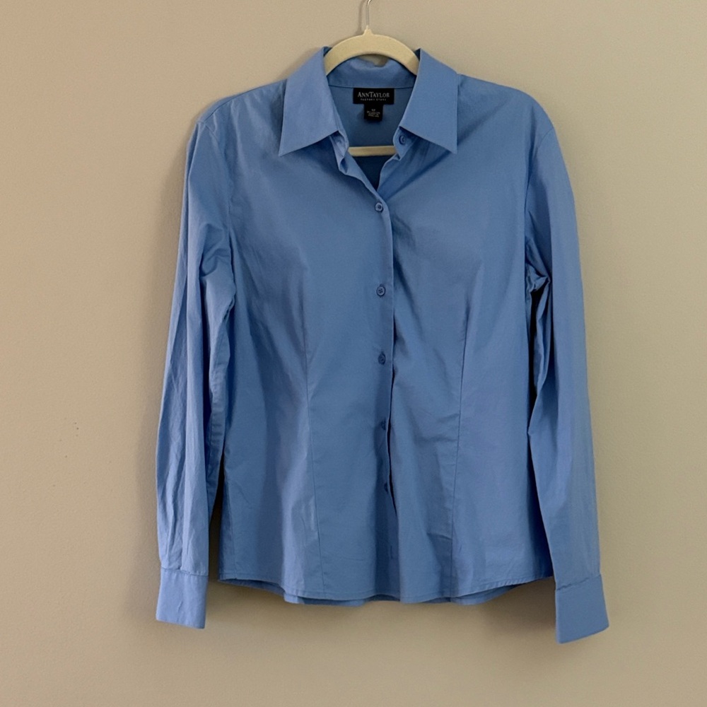 Ann Taylor Factory Women’s Classic Light Blue Long Sleeve Button Down Size 12